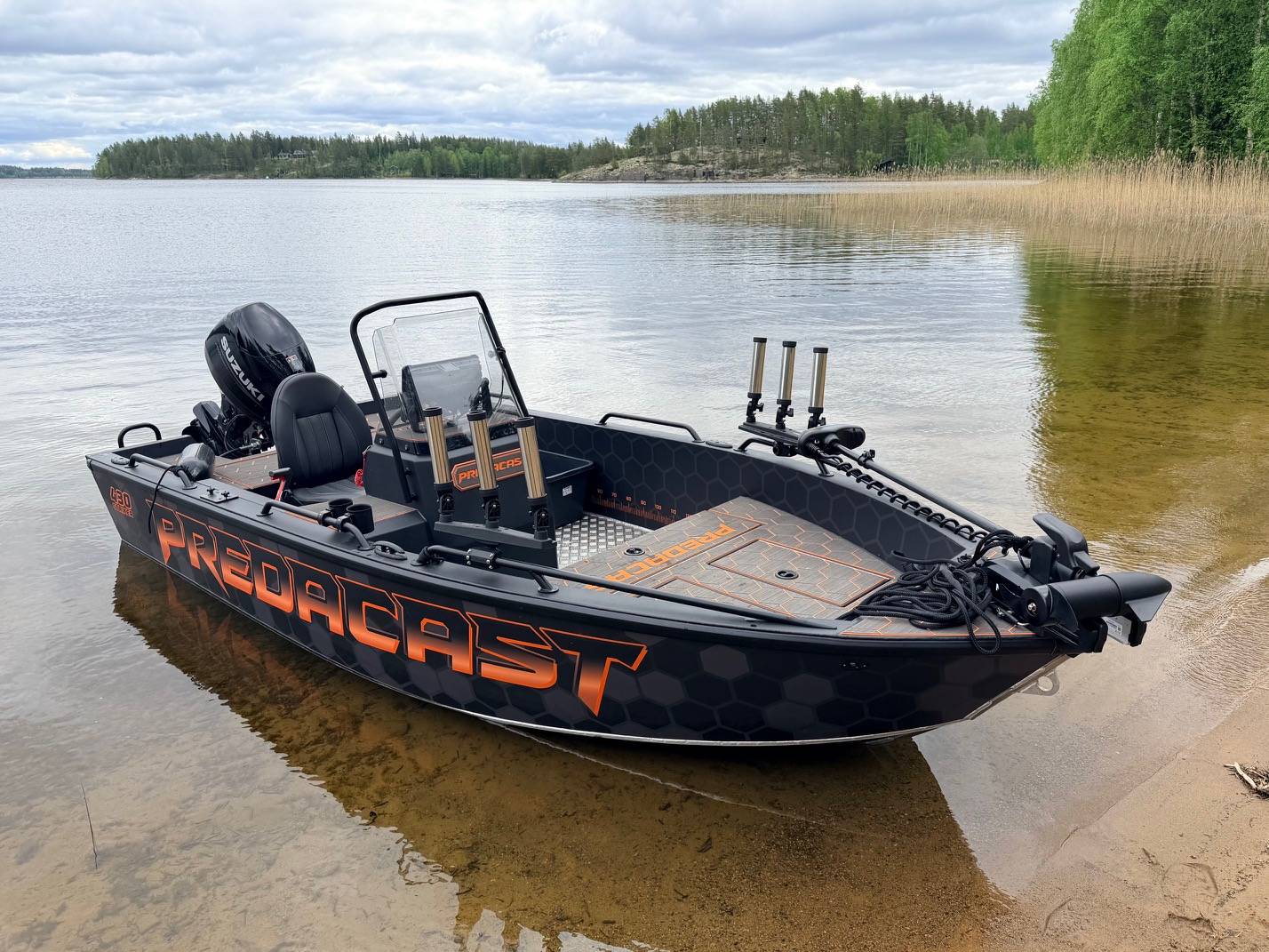 Predacast 430 Striker -vene ajossa Saimaall